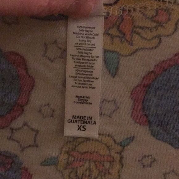 Xs LuLaRoe Rose Classic Tee - Picture 2 of 2